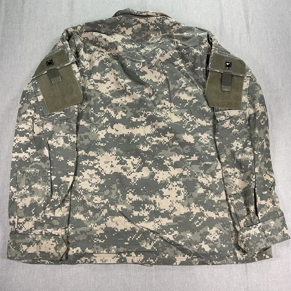 ARMY Combat Uniform (ACU) Coat Size Medium Reg (Olive Green Hook Fastner)